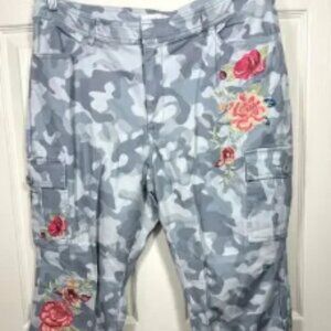 Sundance Gray Camo Desert Floral Embroidered Cargo Pants Women's 12 Boho
